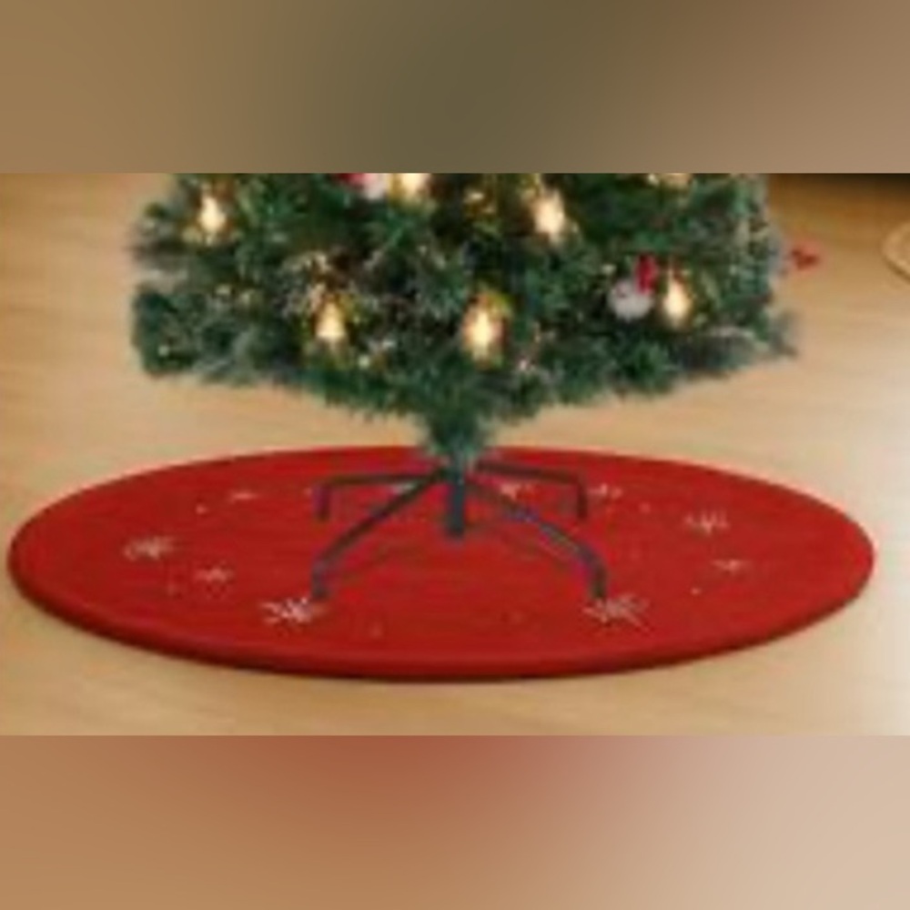 Tree Fabric Placemat For Christmas Tree In Red.